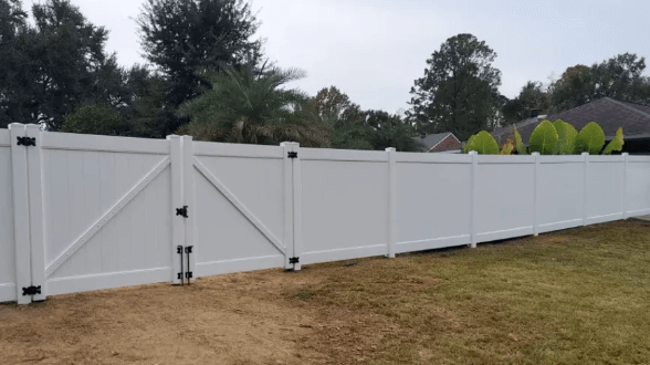 Benefits of Plastic Fencing: Why It's a Smart Choice for Homeowners