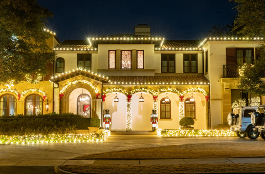 Getting Holiday Lighting Right in North Texas Homes